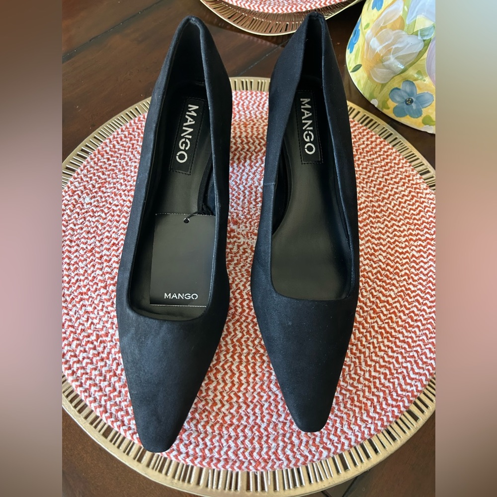black casual shoe mango brand thick suede heel